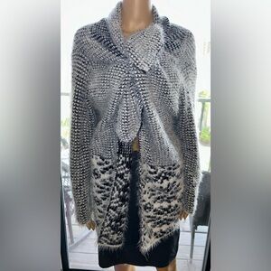 Kikit blanket sweater. L/XL black and white